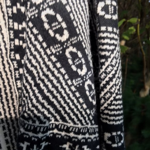 Waterfall cardigan NWOT with geometric design M. - Picture 5 of 9